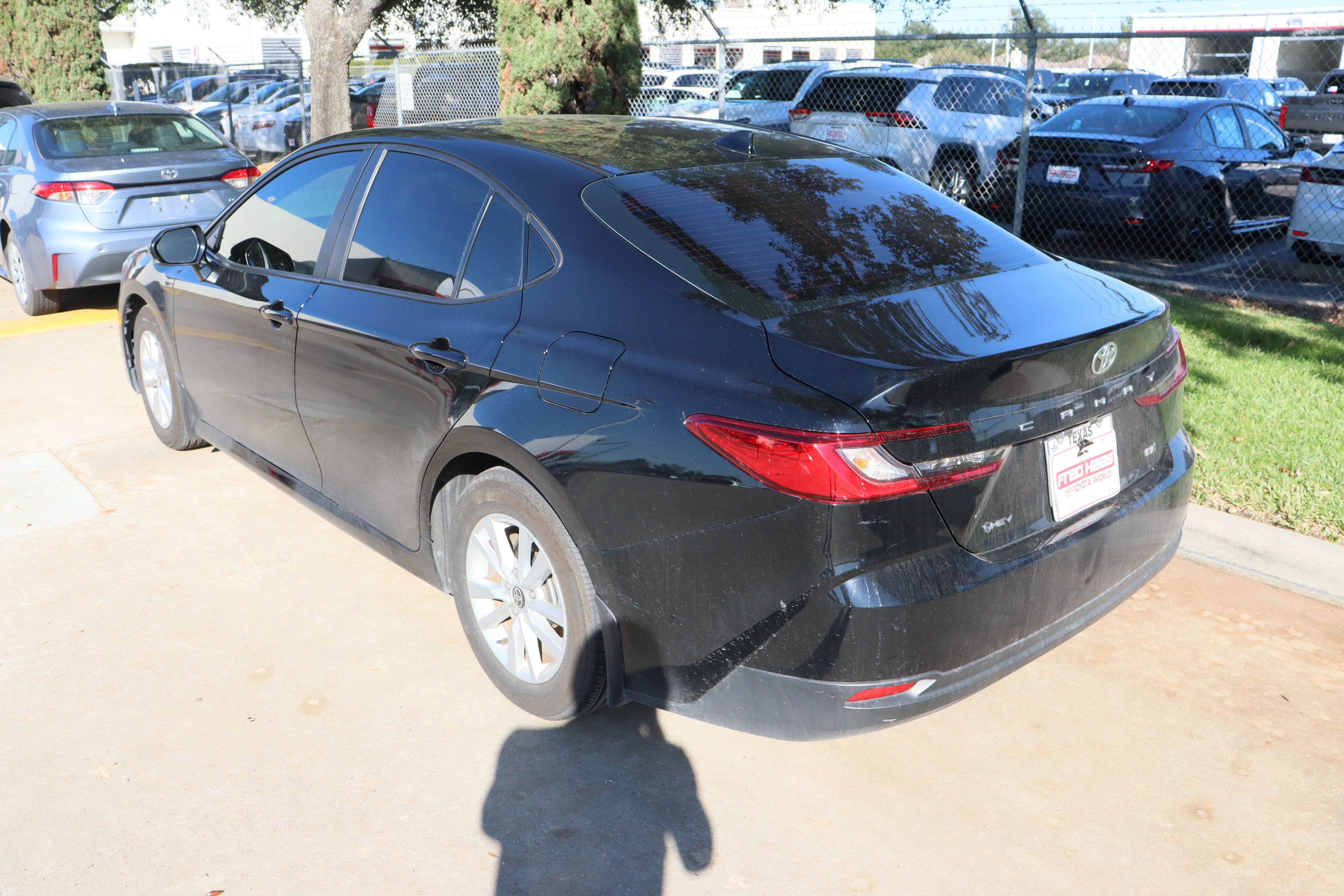 Used 2025 Toyota Camry LE image 5