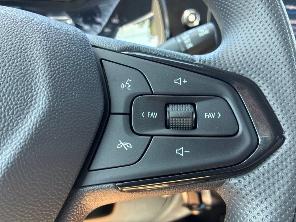 New 2026 Chevrolet Trax LS w/ LS Convenience Package FWD image 17