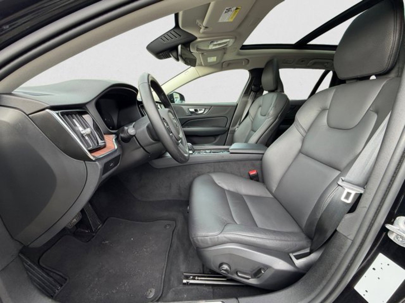 Used 2025 Volvo V60 B5 Cross Country Plus AWD/4WD image 10