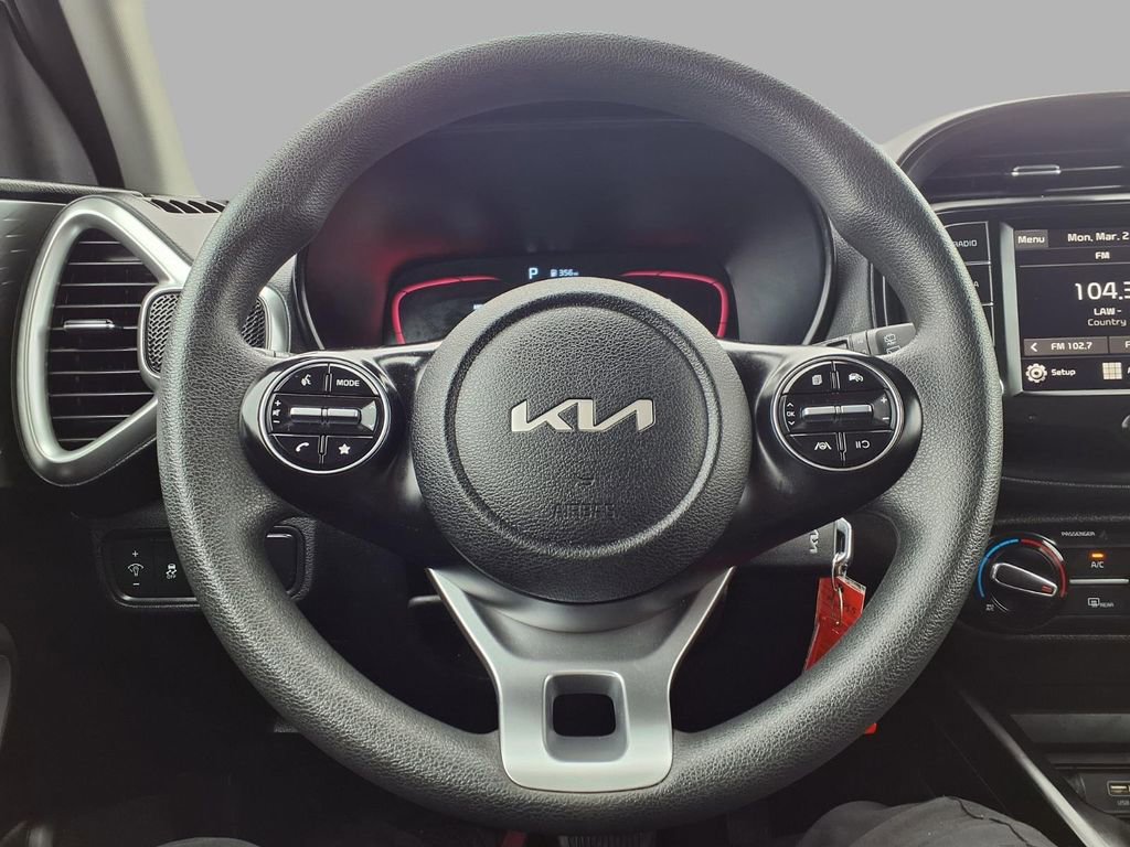 Used 2025 Kia Soul LX w/ LX Technology Package image 13