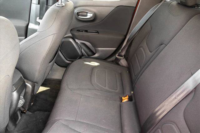 Used 2019 Jeep Renegade Latitude AWD/4WD image 25