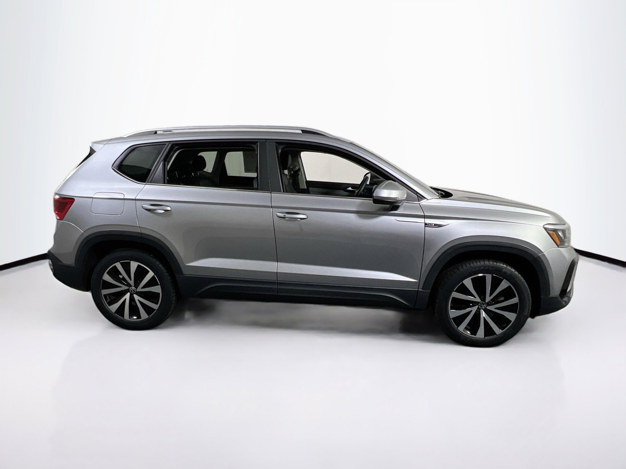 Used 2022 Volkswagen Taos SE AWD/4WD image 4