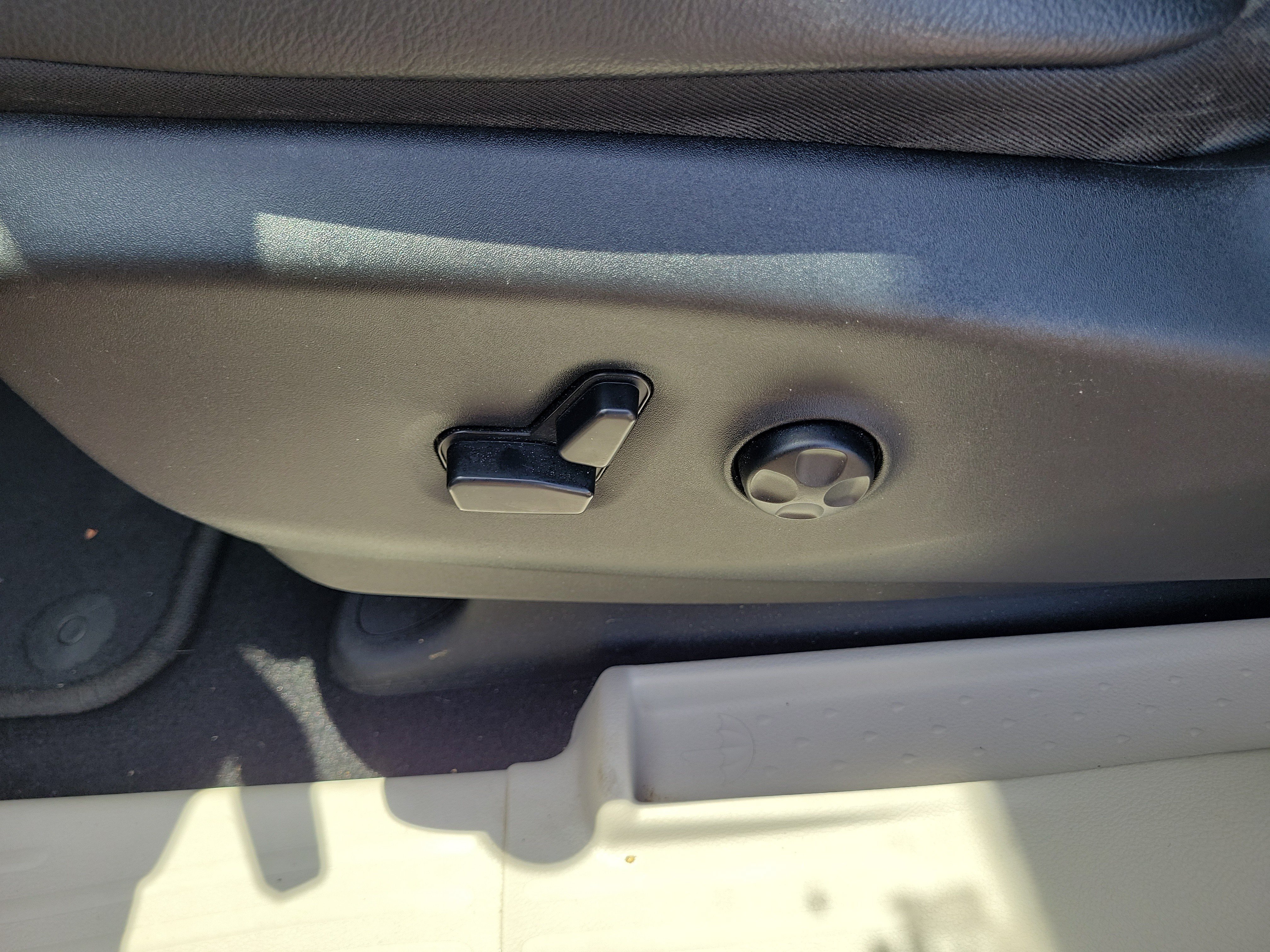 Used 2019 Chrysler Pacifica Touring-L Plus FWD image 26