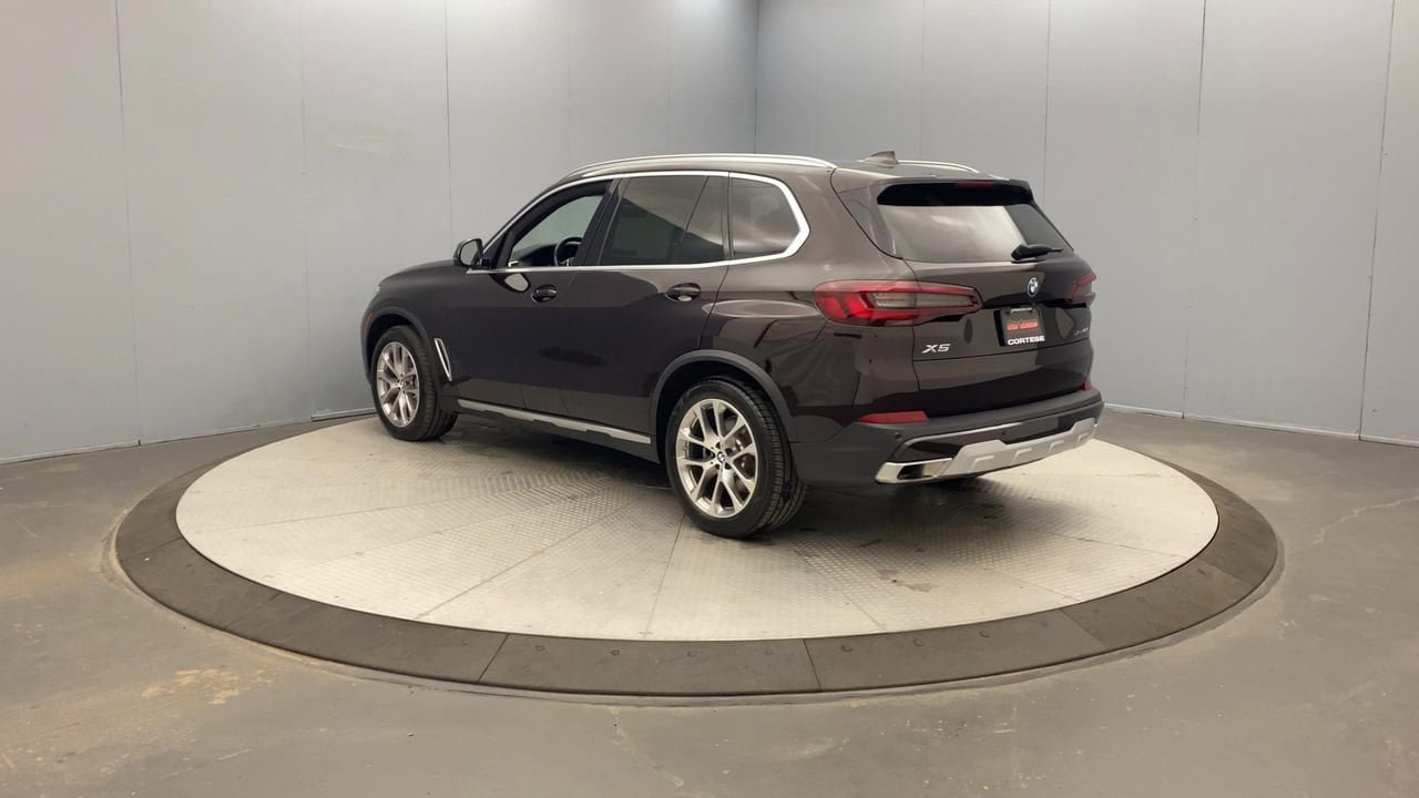 Used 2023 BMW X5 xDrive40i w/ Premium Package AWD/4WD image 3