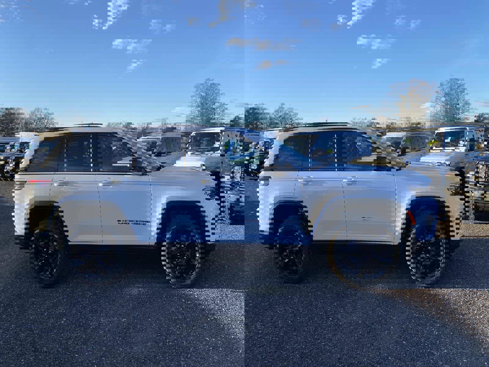 New 2025 Jeep Grand Cherokee Laredo image 2