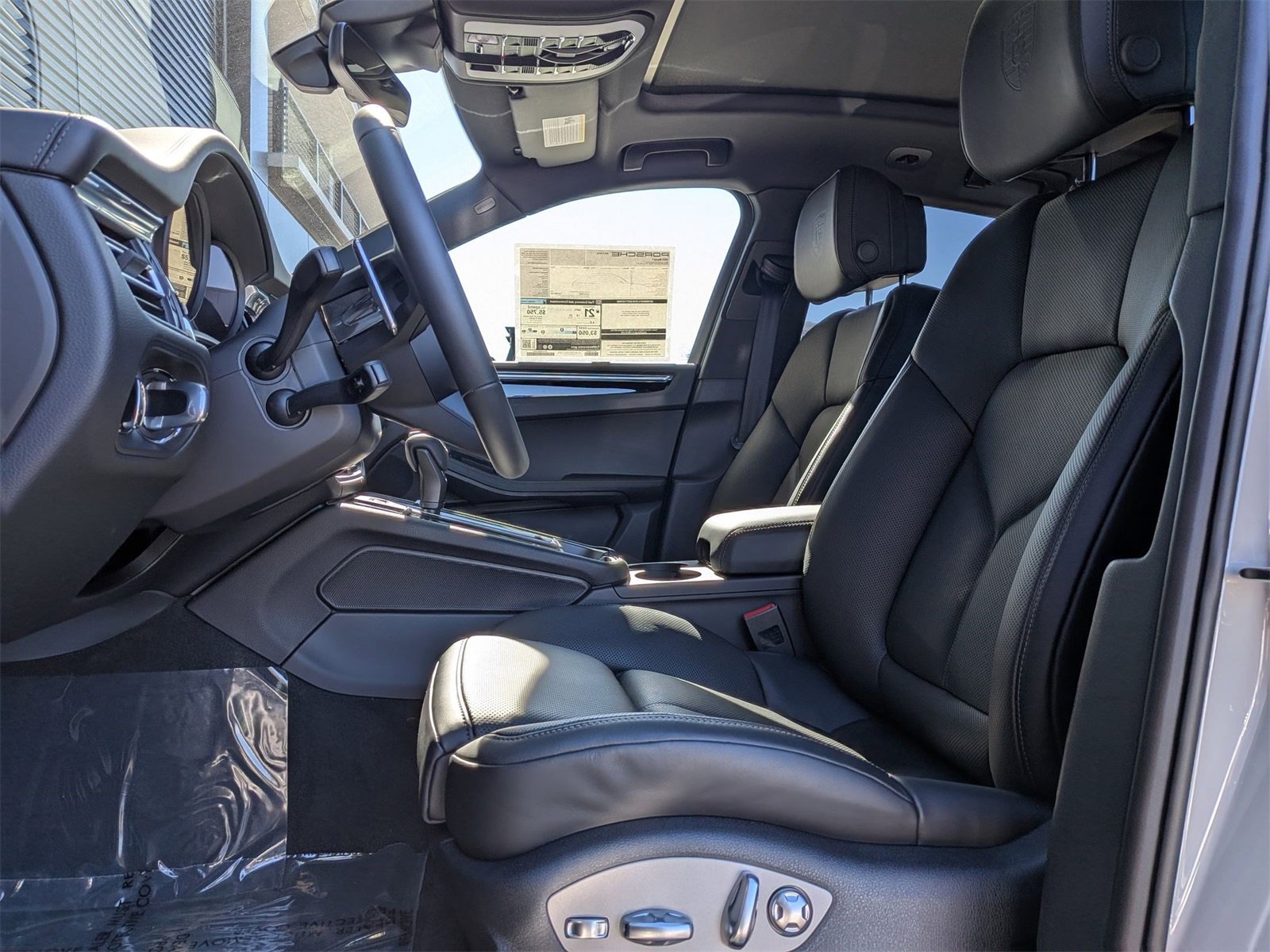 New 2025 Porsche Macan image 5