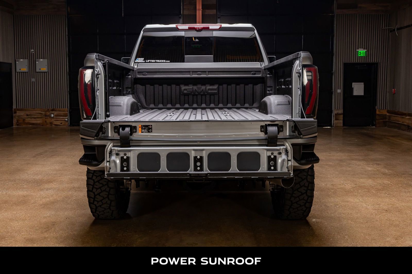 Used 2025 GMC Sierra 2500 AT4 w/ AT4 Premium Plus Package image 9