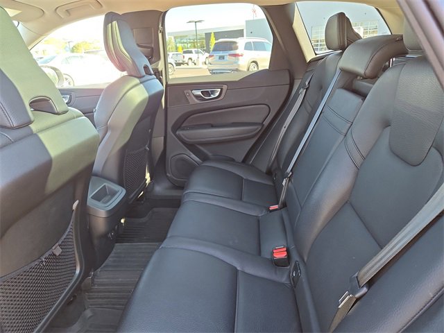 Used 2022 Volvo XC60 B5 Momentum w/ Climate Package image 27