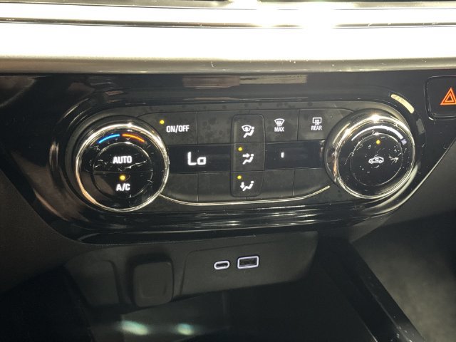 Used 2025 Chevrolet Trax LT FWD image 19