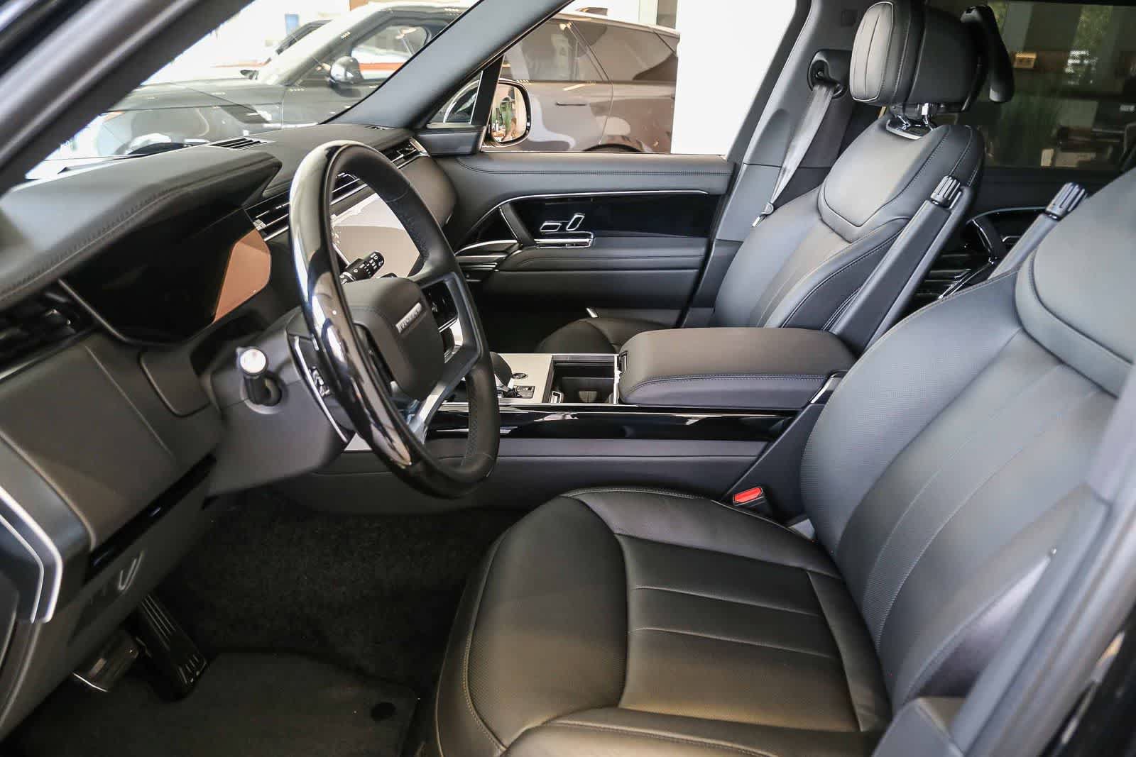 New 2026 Land Rover Range Rover Long Wheelbase SE AWD/4WD image 18