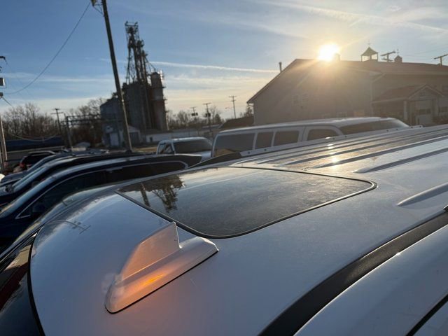 Used 2018 GMC Yukon XL Denali image 9