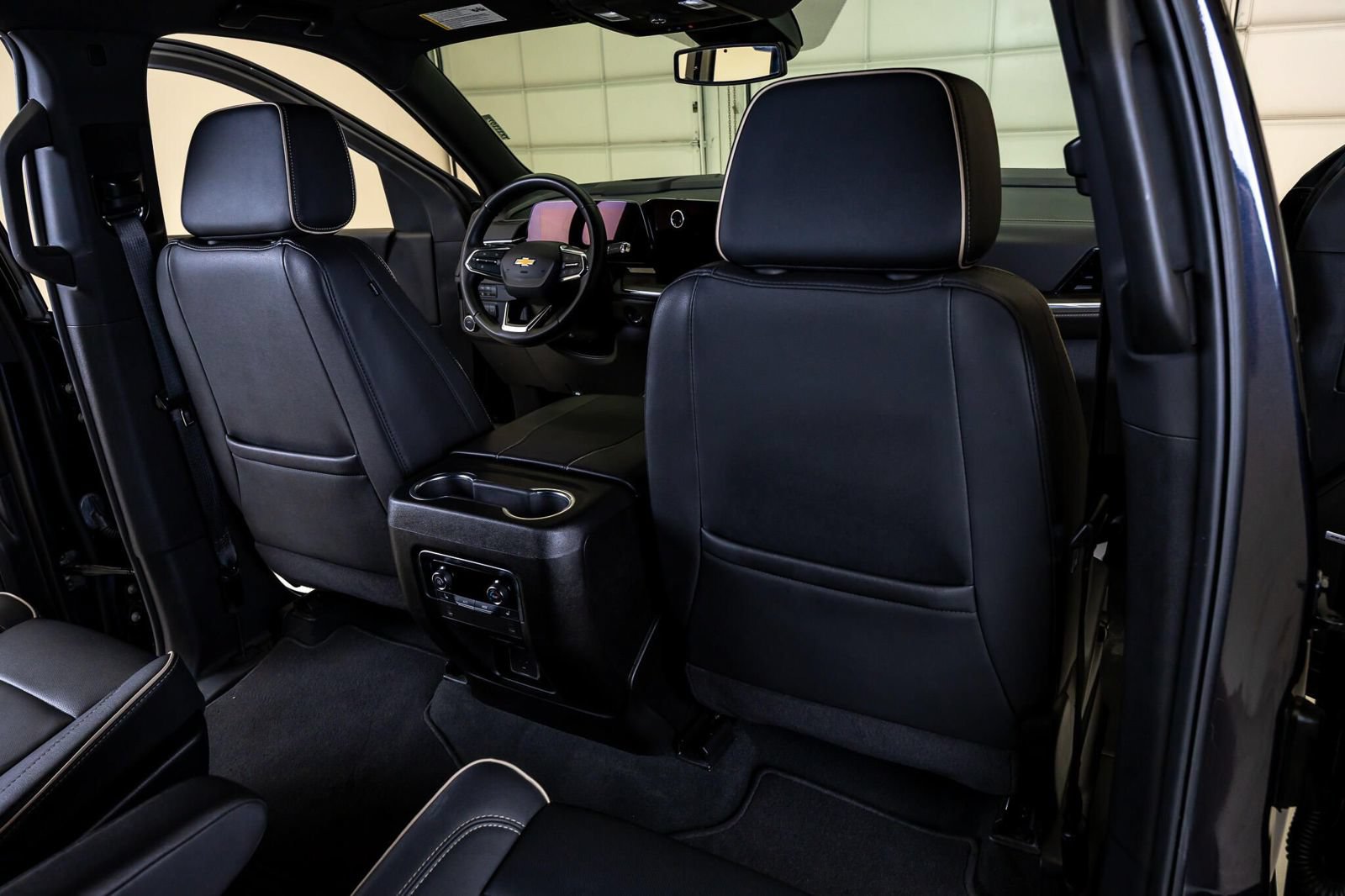 Used 2025 Chevrolet Suburban Premier AWD/4WD image 29