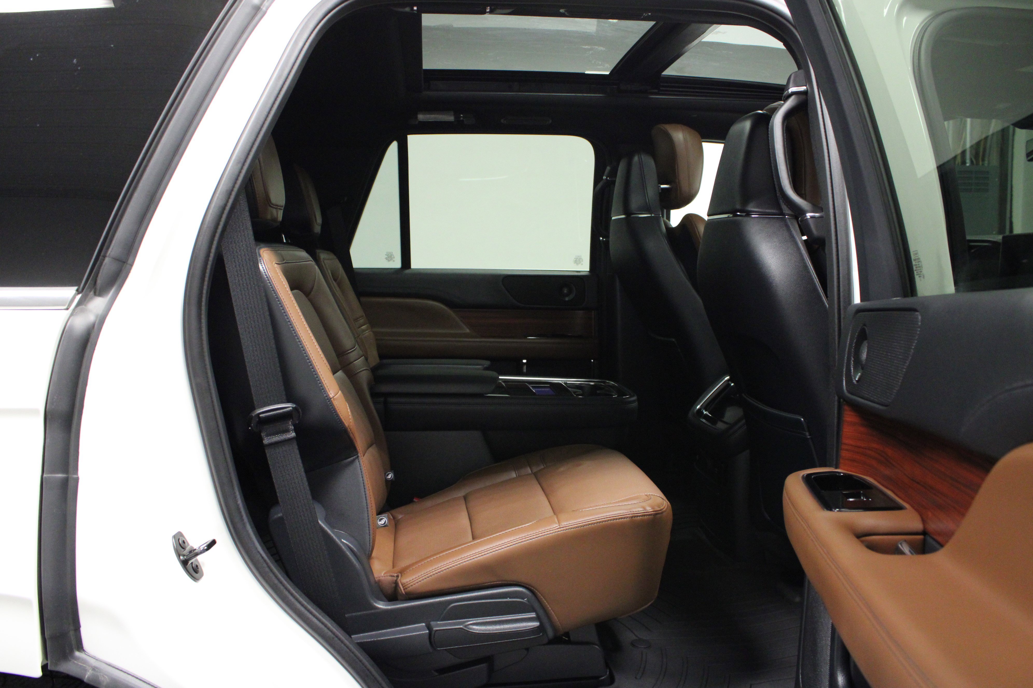 Used 2024 Lincoln Navigator Reserve image 16