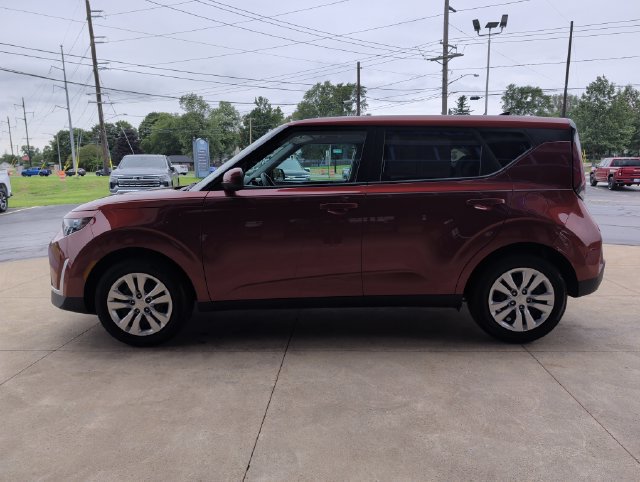 Used 2025 Kia Soul LX FWD image 4