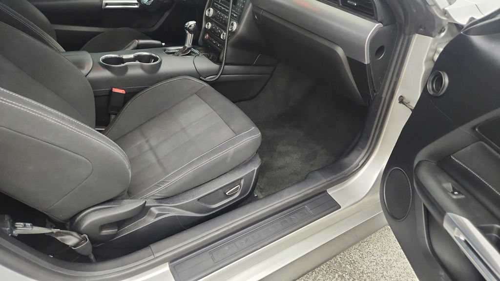 Used 2018 Ford Mustang GT RWD image 22