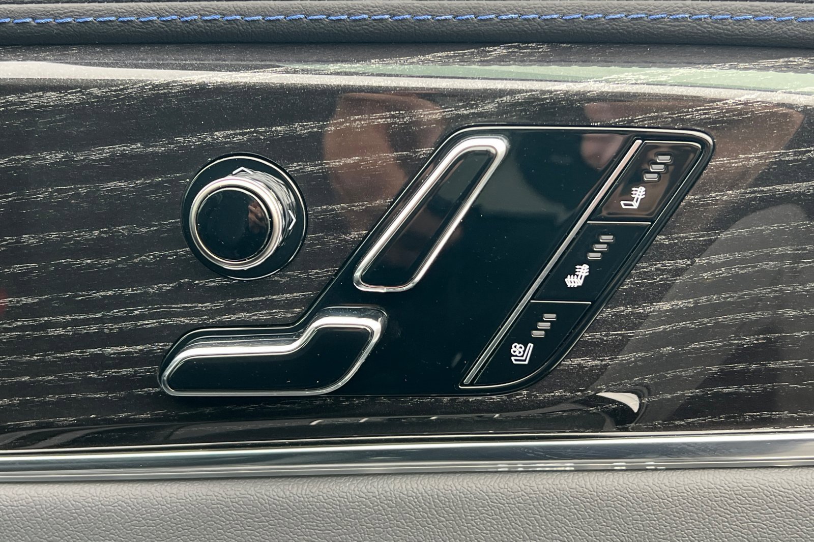 Used 2025 Cadillac Escalade IQ Luxury 1 image 22