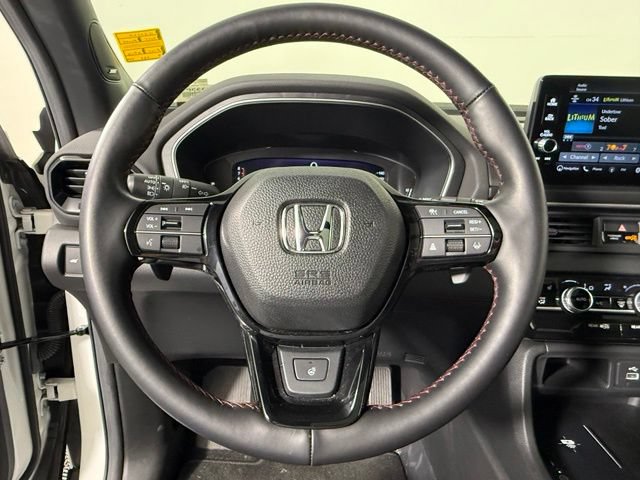 Used 2025 Honda Pilot Black Edition image 17