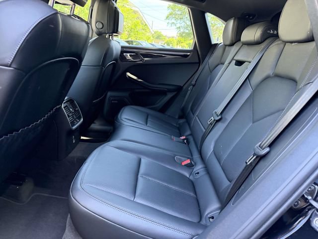 Used 2026 Porsche Macan AWD/4WD image 15