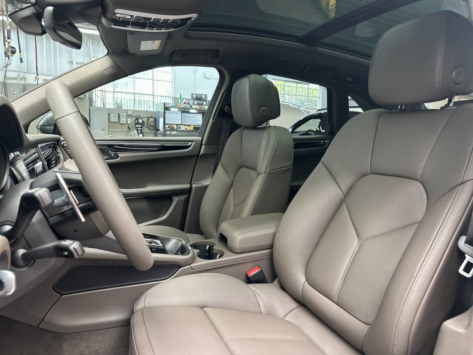 New 2026 Porsche Macan AWD/4WD image 5