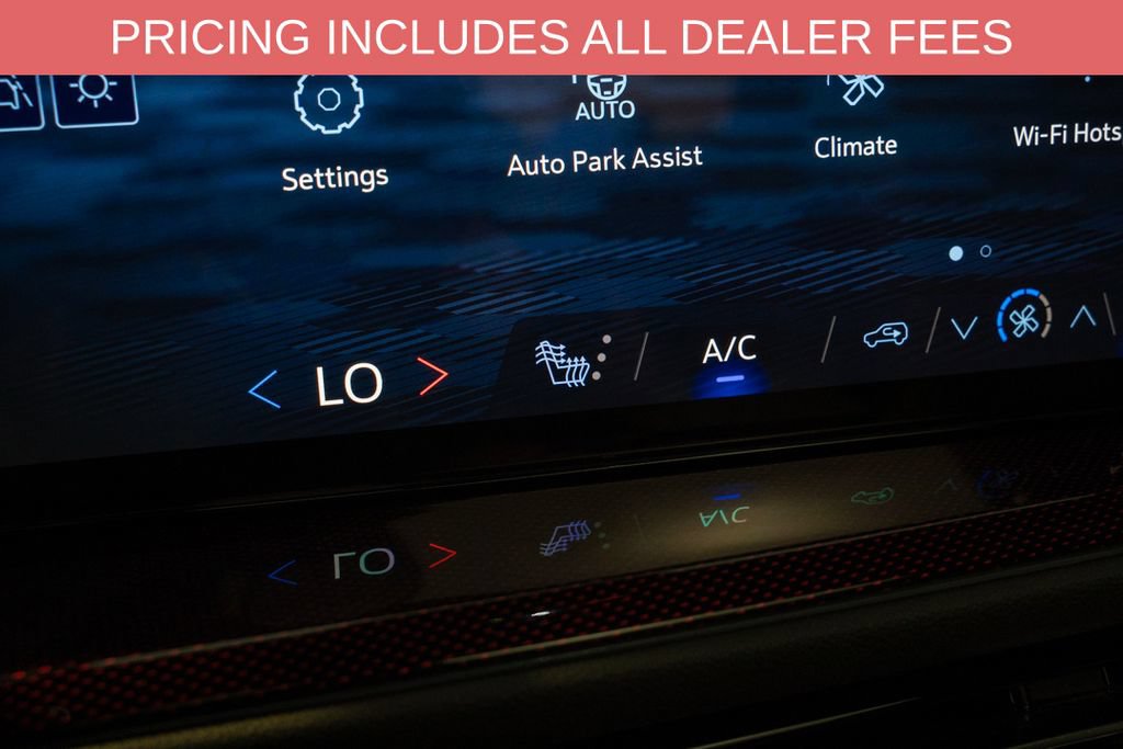 Used 2025 Chevrolet Traverse Z71 w/ Enhanced Driving Package AWD/4WD image 18
