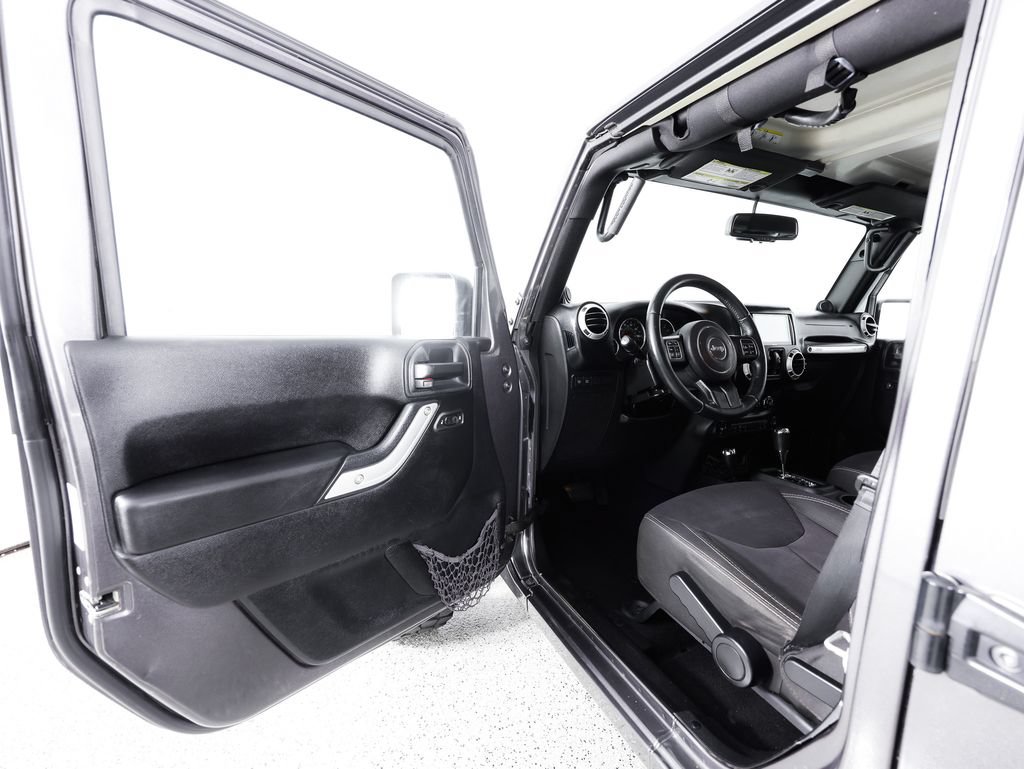 Used 2014 Jeep Wrangler Unlimited Rubicon w/ Dual Top Group AWD/4WD image 21