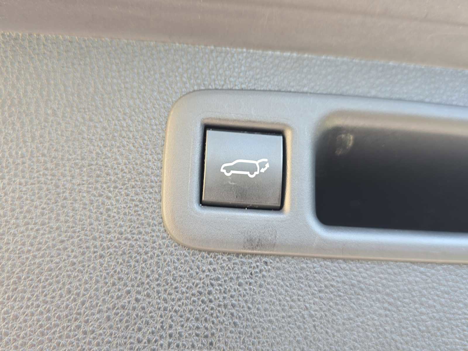 Used 2021 Toyota Highlander XLE image 10