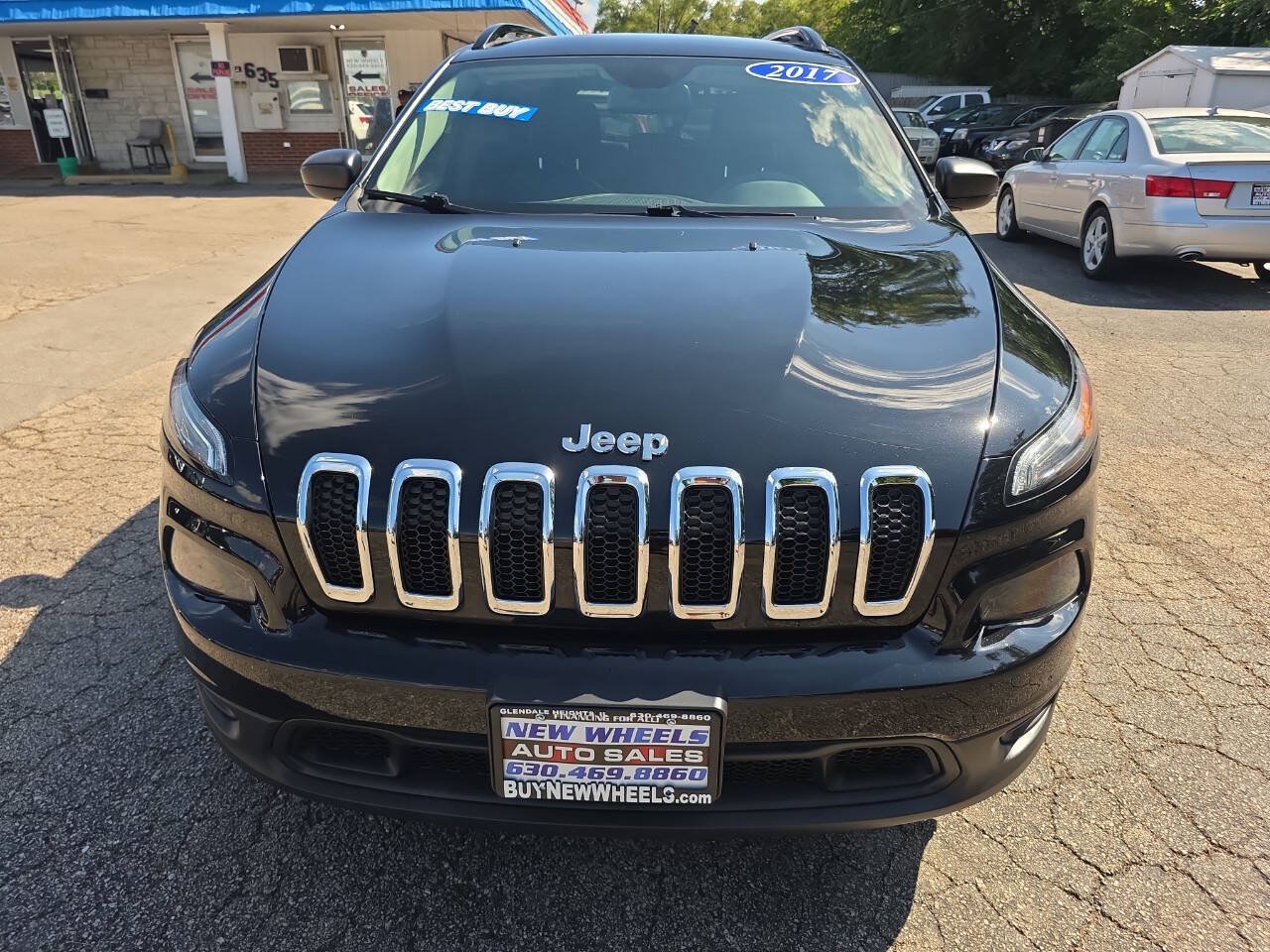 Used 2017 Jeep Cherokee Sport AWD/4WD image 2