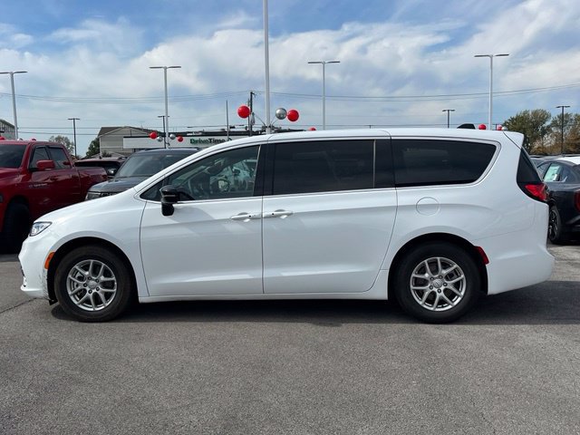Used 2026 Chrysler Pacifica Select FWD image 7