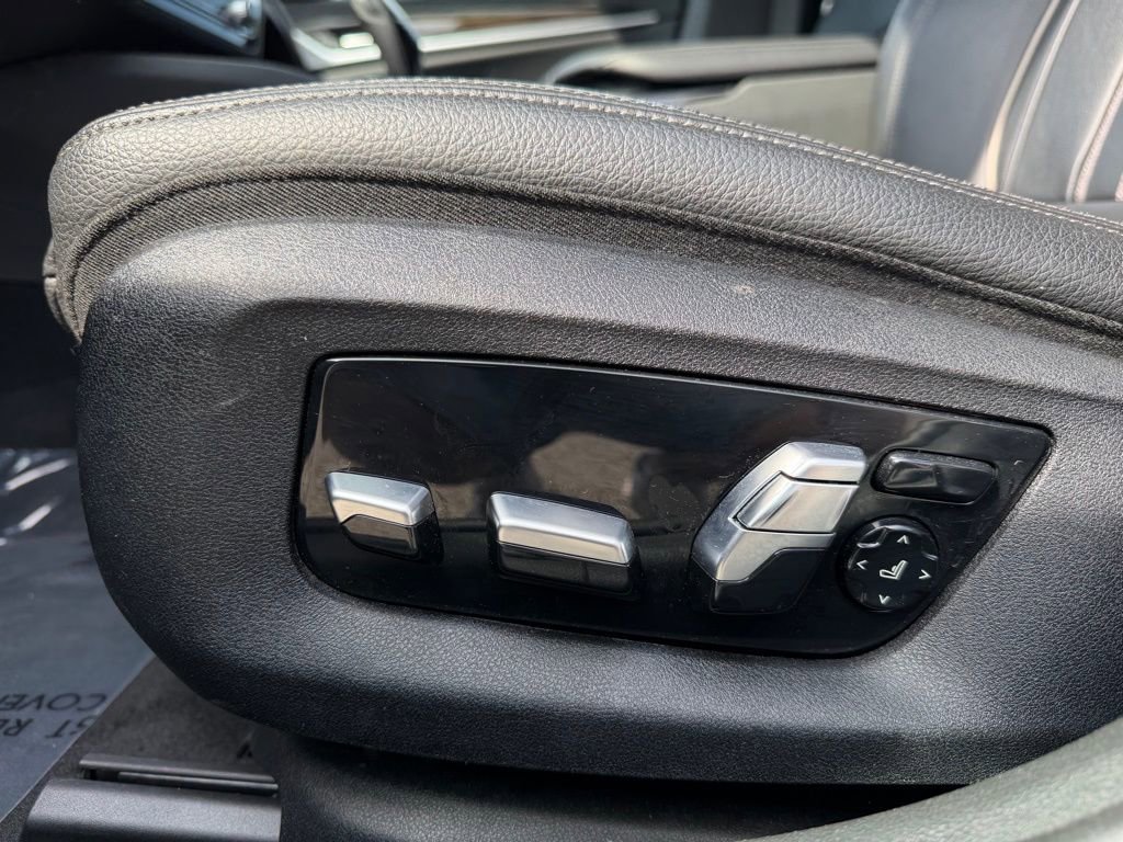 Used 2019 BMW M550i xDrive w/ Premium Package 2 image 11