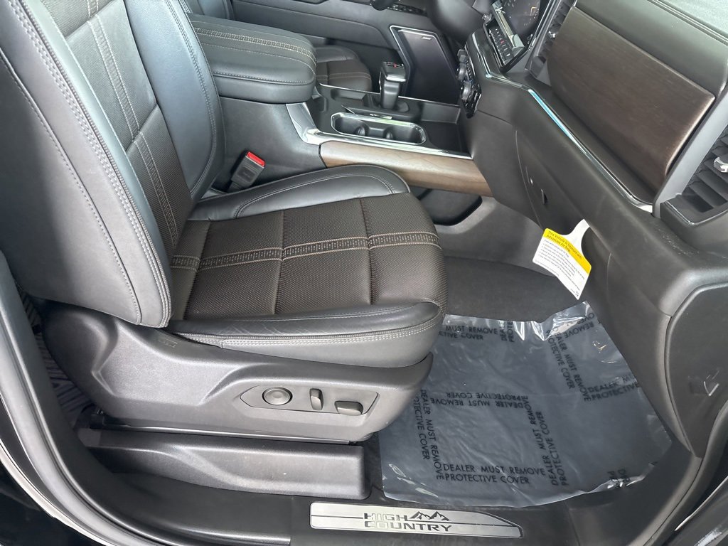 Used 2025 Chevrolet Silverado 1500 High Country w/ Technology Package image 34