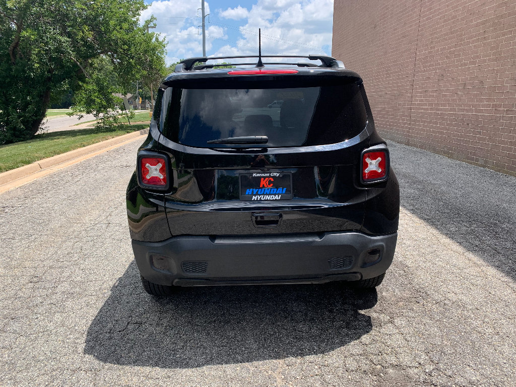 Used 2021 Jeep Renegade Latitude AWD/4WD image 4