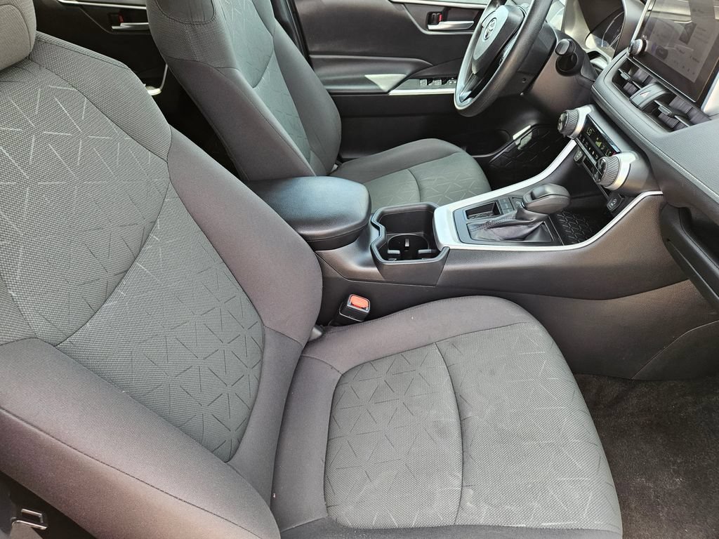 Used 2024 Toyota RAV4 XLE FWD image 19