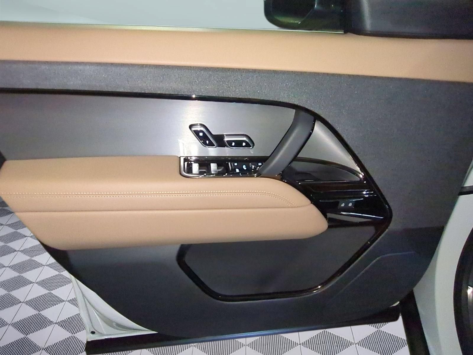 New 2026 Land Rover Range Rover Sport SE AWD/4WD image 11