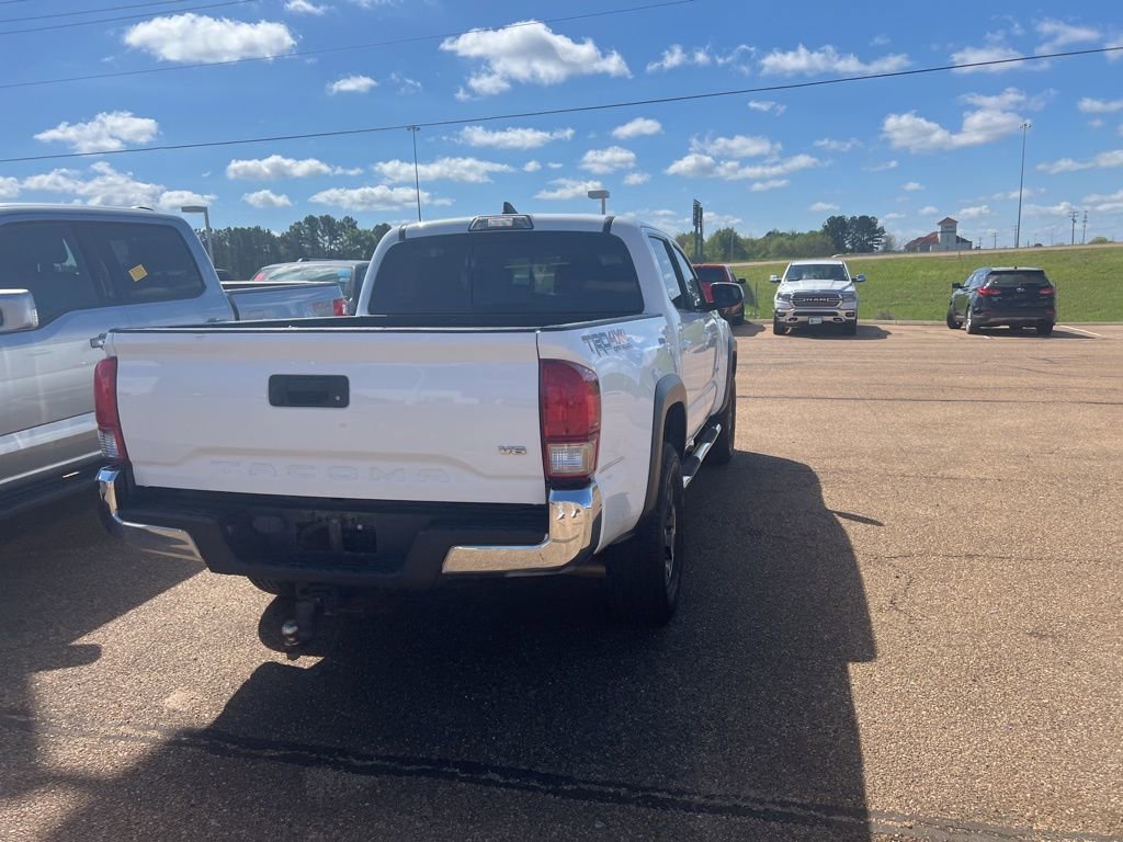Used 2017 Toyota Tacoma TRD Off-Road w/ Tow Package (A/T) image 11