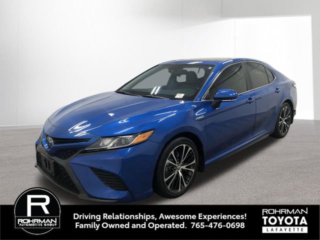 Used 2020 Toyota Camry SE w/ Sunroof Package image 2
