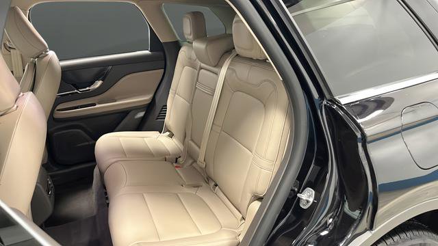 Used 2024 Lincoln Corsair AWD image 11