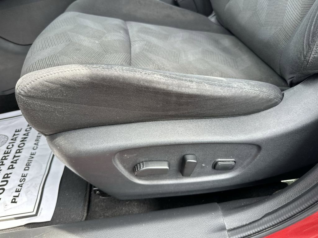 Used 2016 Nissan Rogue SV w/ SV Premium Package image 12