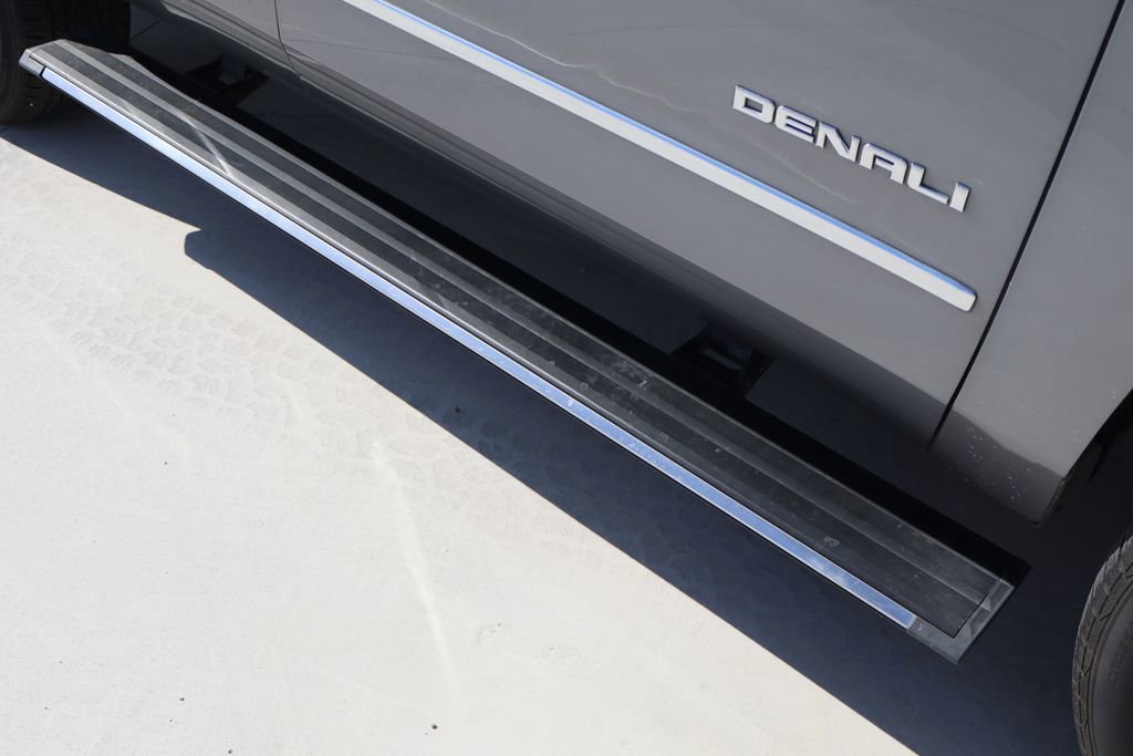 Used 2018 GMC Yukon Denali w/ Enhanced Security Package image 10