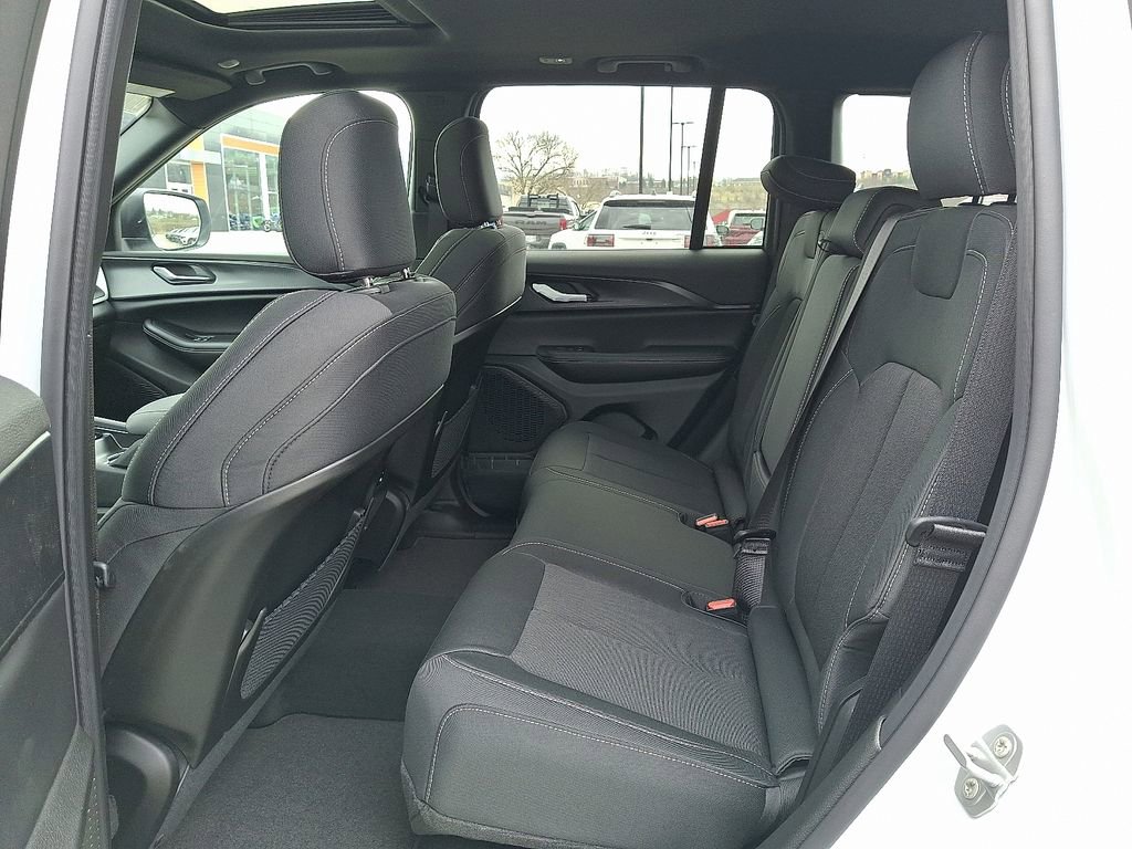 New 2026 Jeep Grand Cherokee Laredo X image 5