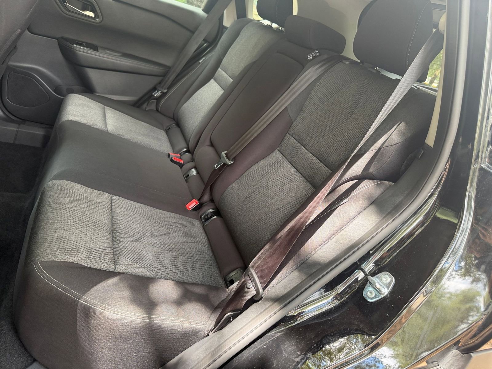 Used 2025 Nissan Rogue SV FWD image 40