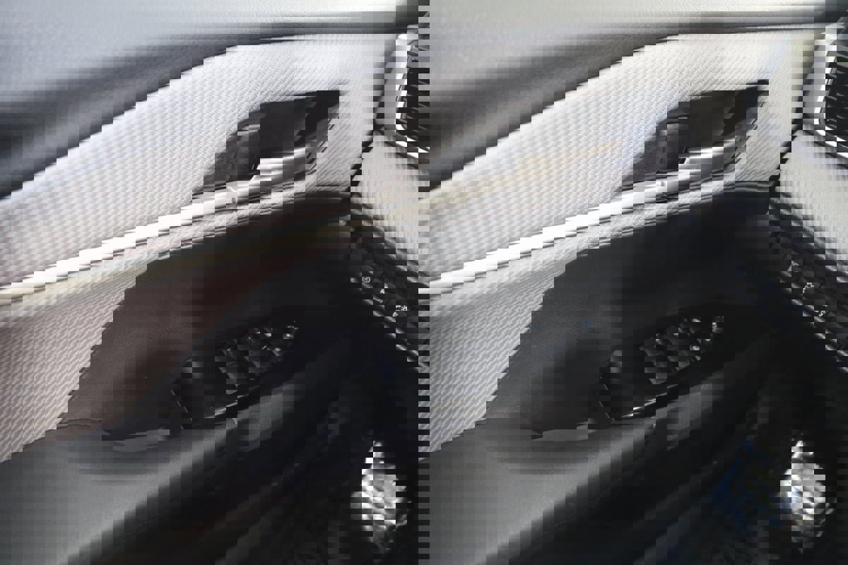 Used 2025 Toyota Camry SE image 30