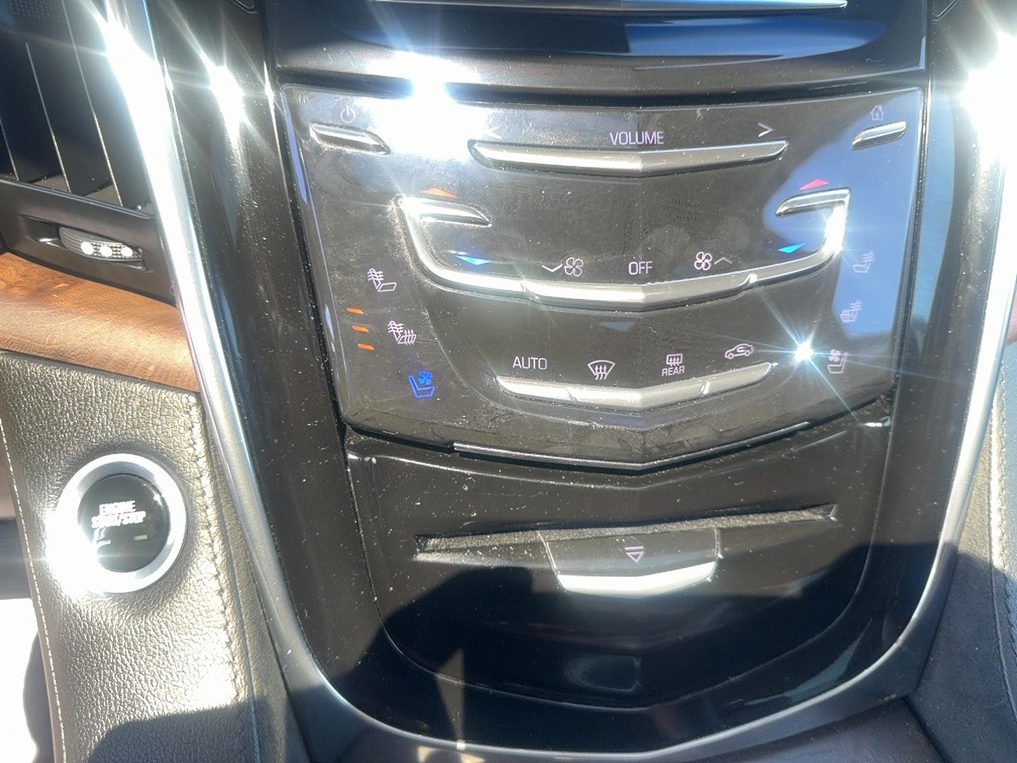 Used 2016 Cadillac Escalade Luxury AWD/4WD image 23