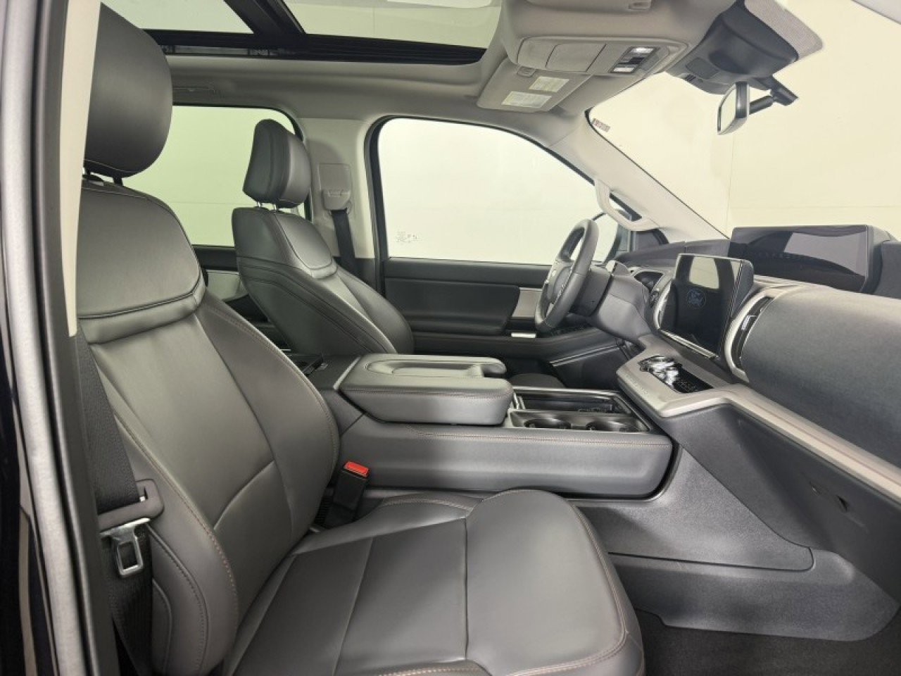 Used 2025 Ford Expedition Active AWD/4WD image 8