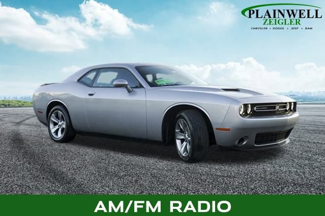 Used 2016 Dodge Challenger SXT image 4