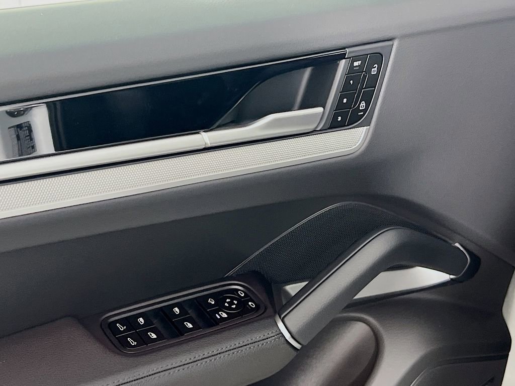 New 2026 Porsche Cayenne image 20