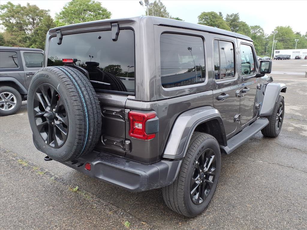 Used 2025 Jeep Wrangler Unlimited Sahara AWD/4WD image 4