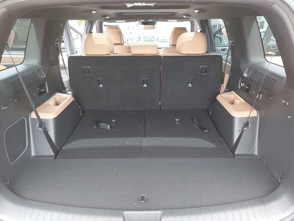 Used 2025 Hyundai Santa Fe Limited AWD/4WD image 13