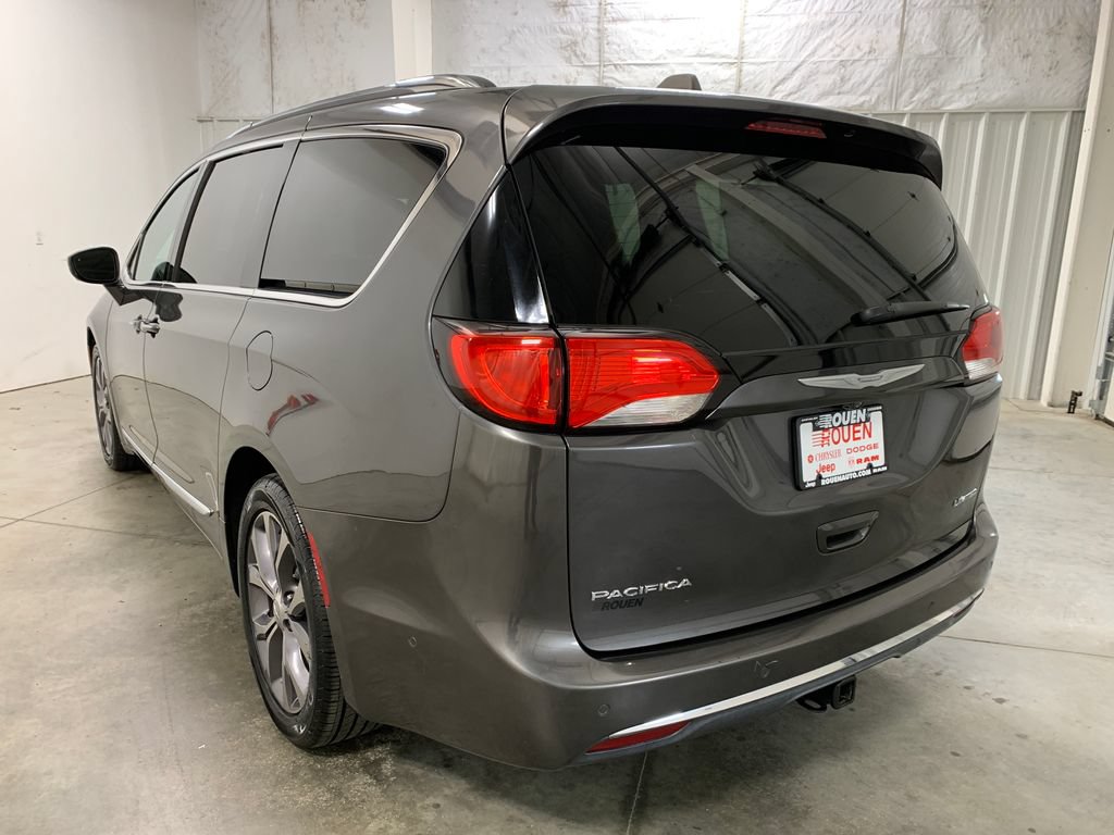 Used 2017 Chrysler Pacifica Limited FWD image 6