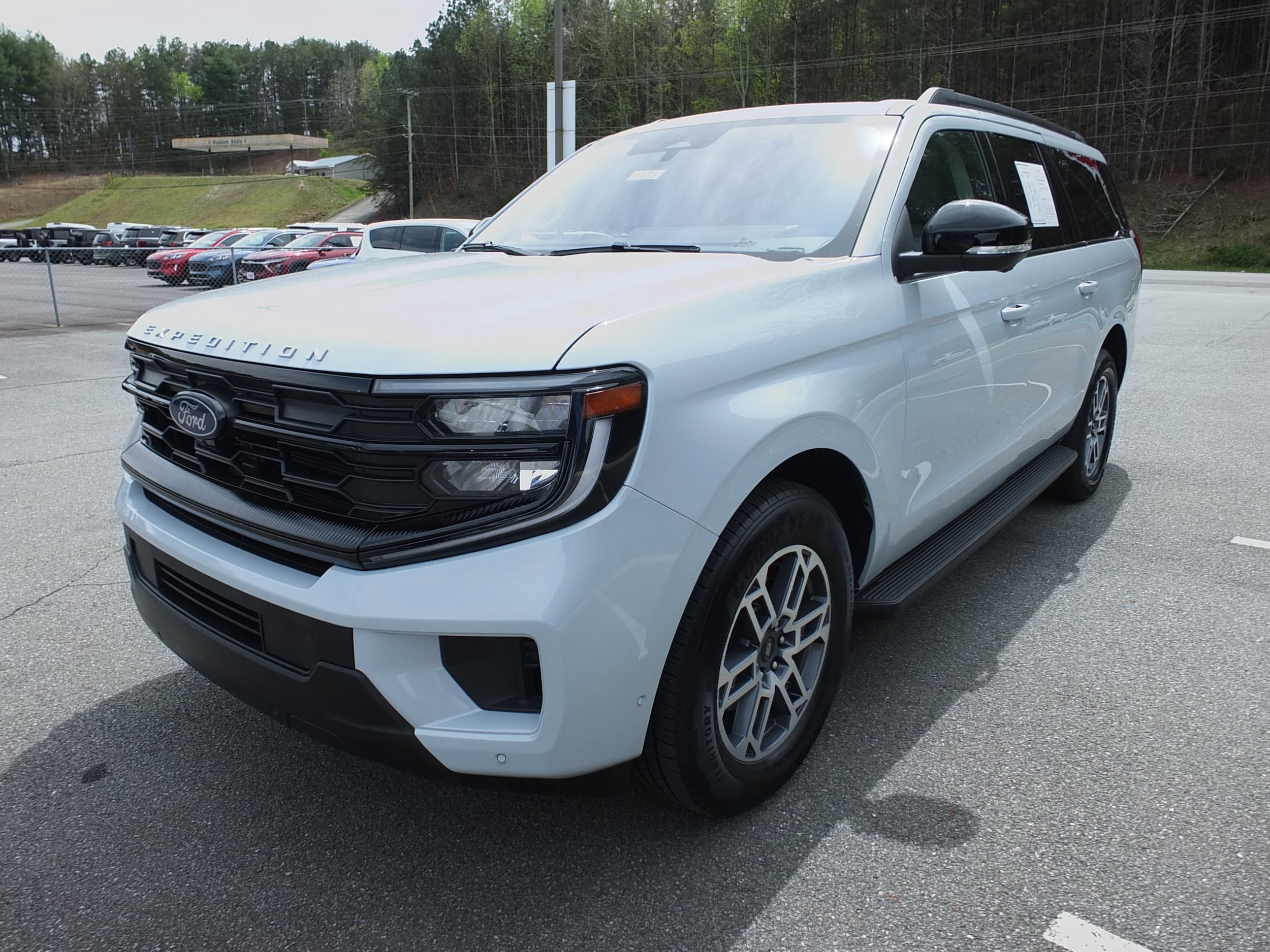 Used 2025 Ford Expedition Max Active RWD image 7