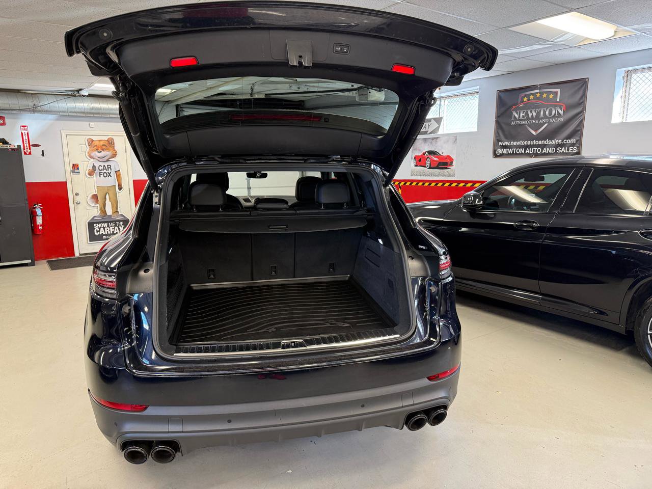 Used 2022 Porsche Cayenne Platinum Edition AWD/4WD image 13